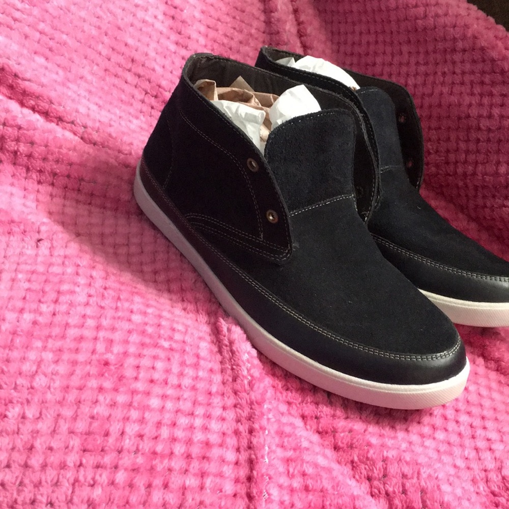 Shoes - Picture 2 of 6